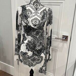 Vintage Georgiou Studio Black/White top Bell Sleeves Size M